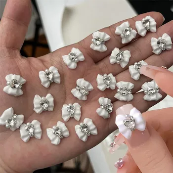 10pcs Branco Leitoso Menina-Soldado Japonês Prego Charme 3D Bowknot Cristal Transparente Amor Strass Resina de Jóias de Suprimentos*