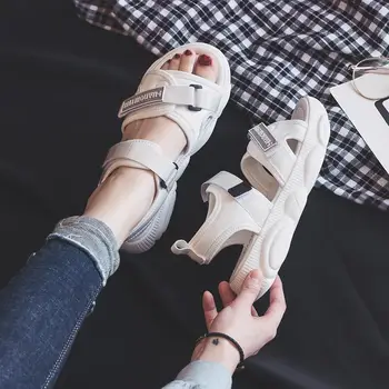 Ursinho Sandálias das Mulheres 2022 Verão Novo Estudante coreano Edição Versátil Fundo Plano Sapatos de Desporto Estilo de Fadas feminina, Sapatos