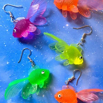 Engraçado Artesanal de Peixes Coloridos, Brincos de Resina Imitação Peixinho Dangle Brincos para Mulheres Meninas Incomum Ouvido Anéis de Jóias de Moda