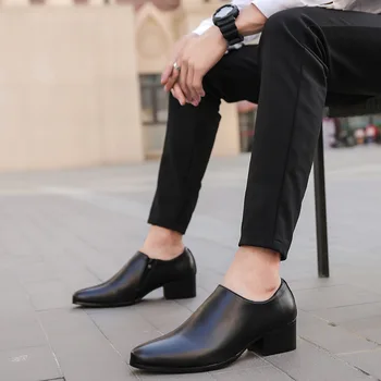 Casual Homens de Negócios Sapatos 2023 Moda Apontou Toe Zíper Preto Nova Plataforma de 8CM de Couro Sapatos de Homem de Duas camadas de Couro Sapatos de Vestido