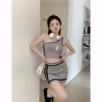 O coreano Quente e Doce Menina Terno para as Mulheres no Verão de Malha de Distorção Gola Camisole Cintura Alta Saia Curta de Dois Conjunto de peças de Roupas Femininas