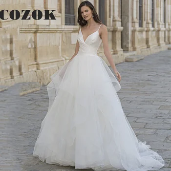 A elegante Linha Vestido de Noiva de Cetim 2023 Novo Plissado com Alças finas, Decote em V sem encosto Vestidos de Noiva Vestido De Noiva Personalizado C47X